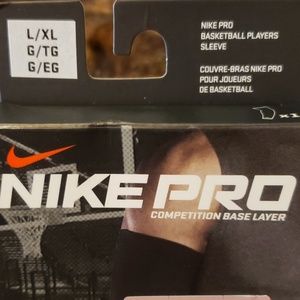 NIKE Athletic Sleeve